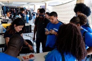Jovens no Set de gravação - Arcanjo Renegado- creditos fotografia Laryssa Lomenha -JUVRio