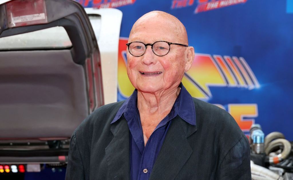 Morre James Tolkan, ator de “De Volta Para o Futuro”, aos 94 anos, diz site