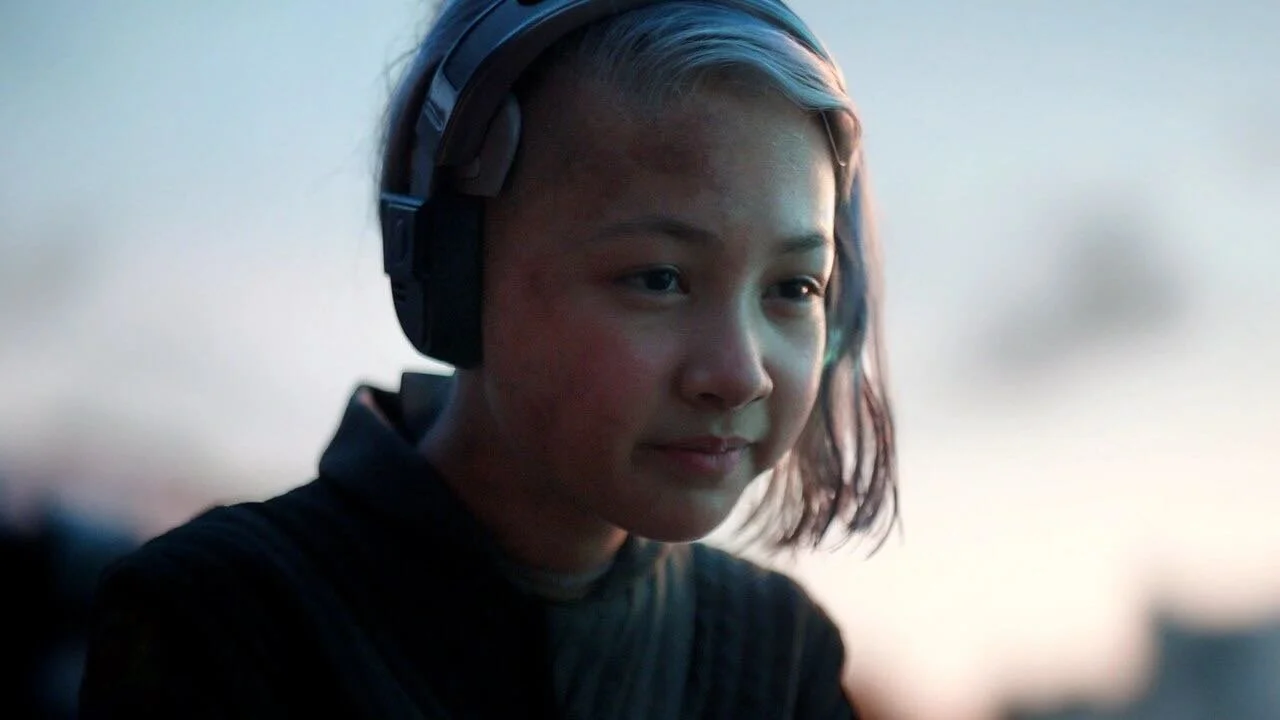 Kyriana Kratter assume papel de Lev na 3ª temporada de ‘The Last of Us’: Confira imagens dos bastidores