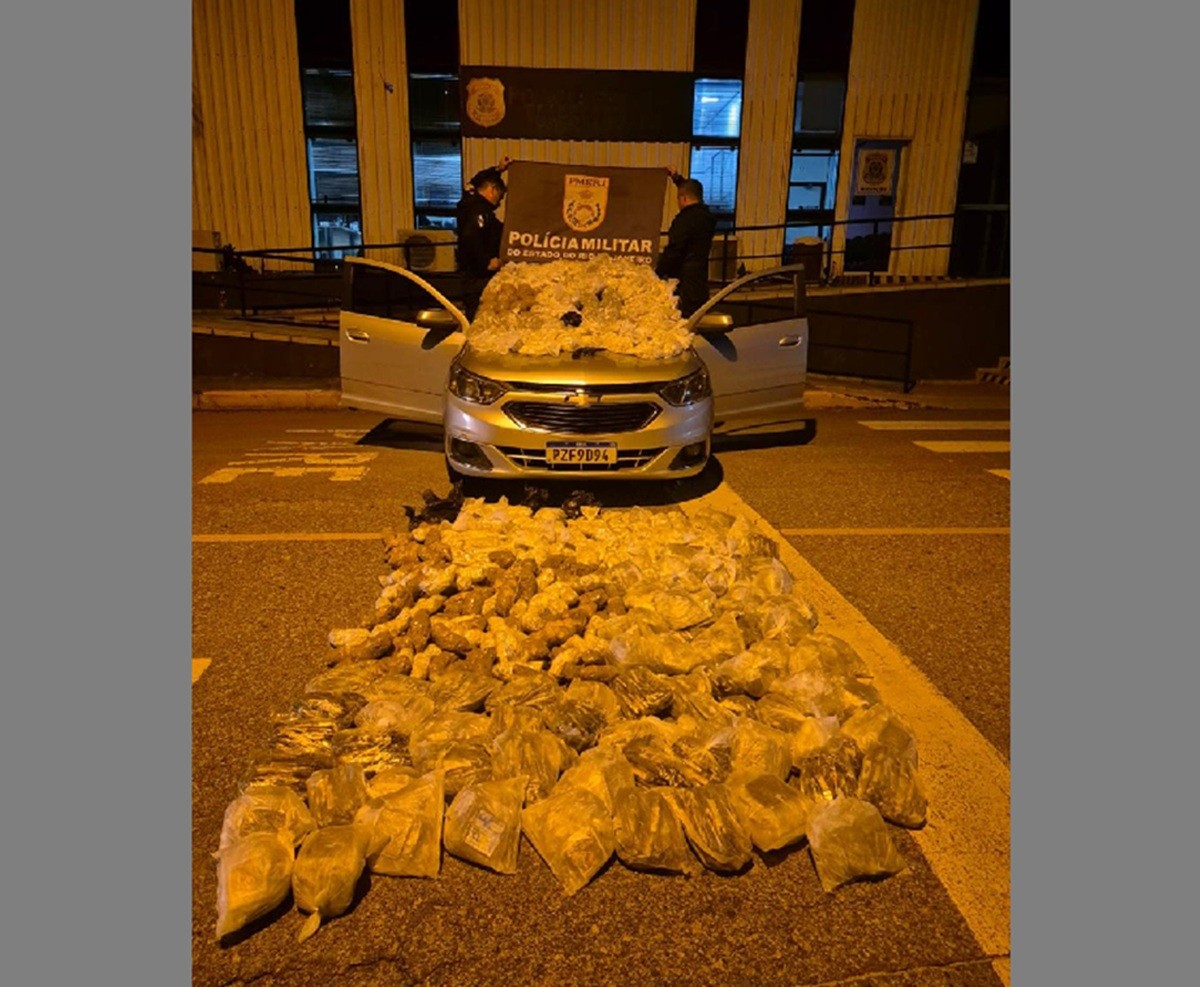 Mulher é presa em Arraial do Cabo transportando drogas avaliadas em mais de R$ 1 milhão