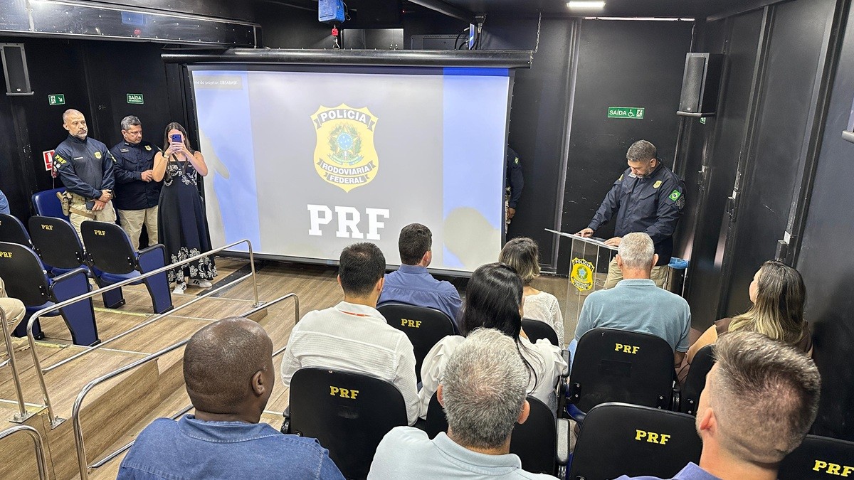 Prefeitura de Petrópolis e PRF se unem para promover educação no trânsito nas escolas