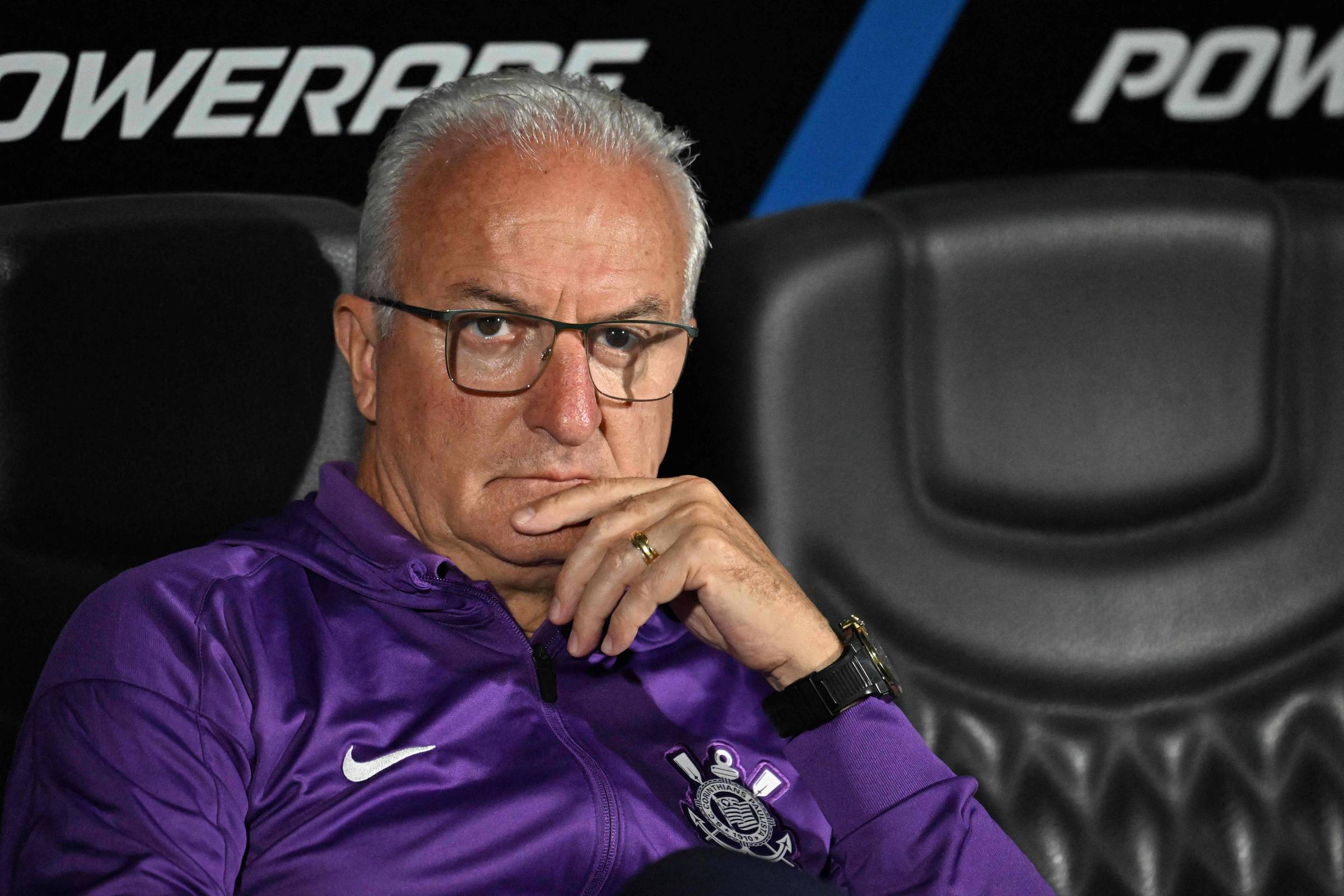Demissão de Dorival Júnior aumenta média de treinadores demitidos no Campeonato Brasileiro