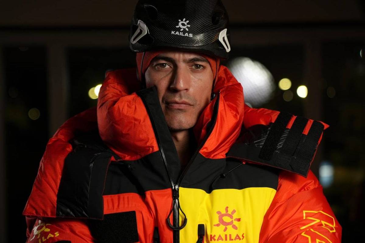 Desafios na temporada de escalada ao Everest: serac interrompe trabalho dos doutores do gelo