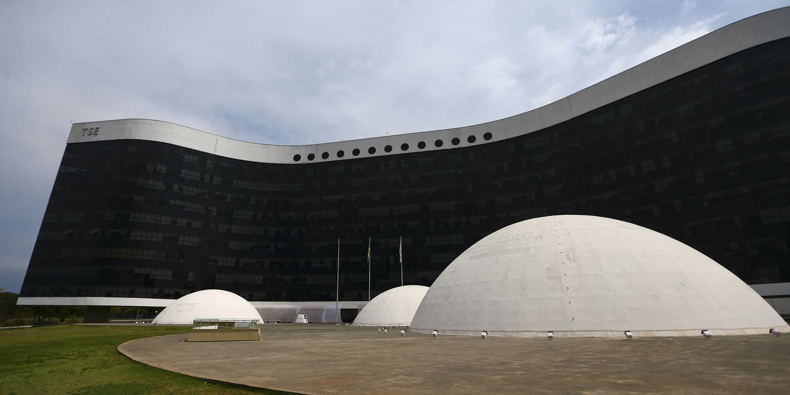 A preocupação com o uso da inteligência artificial e as fake news nas eleições