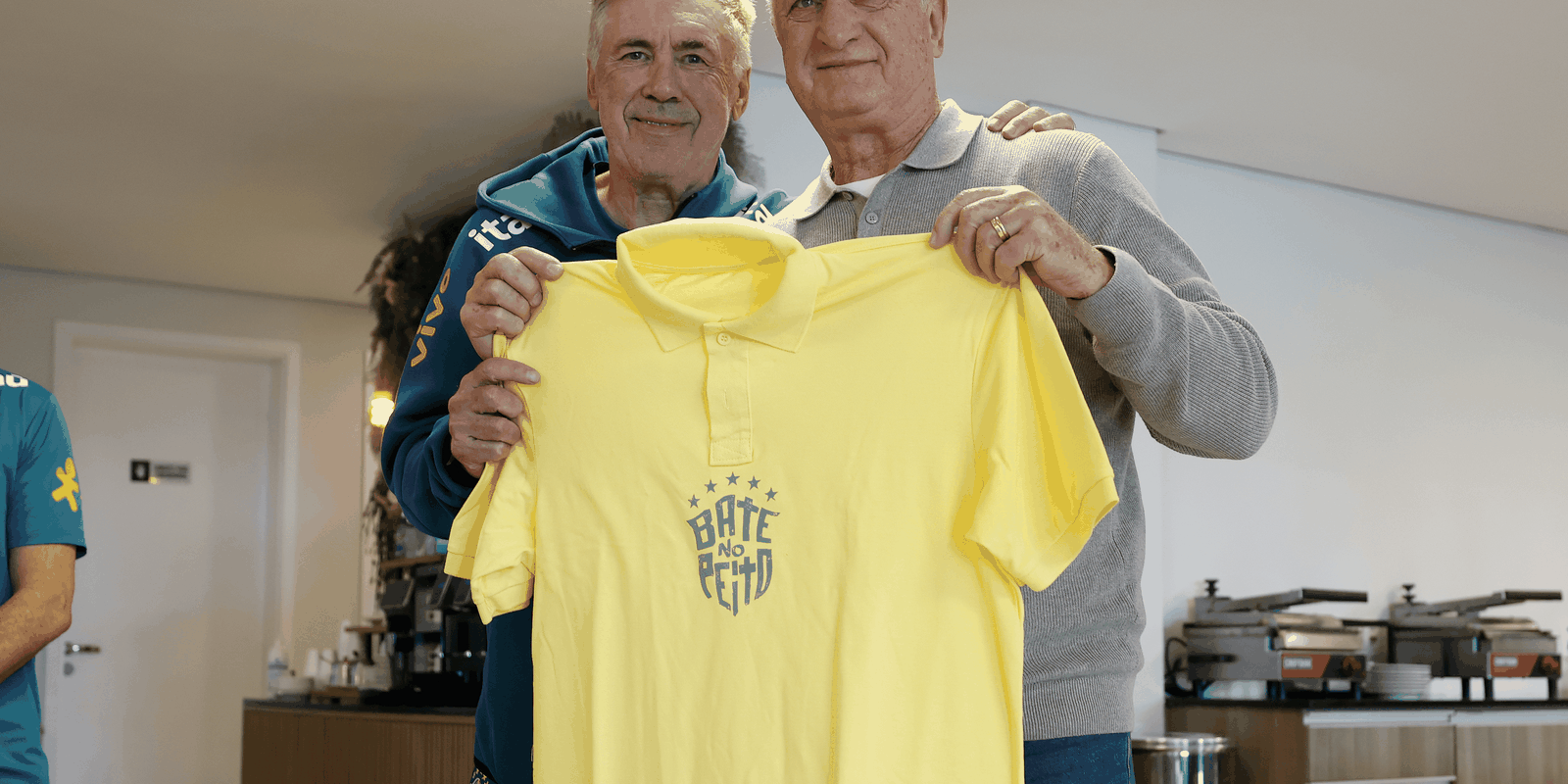 Luiz Felipe Scolari é homenageado na Granja Comary após conquista do pentacampeonato