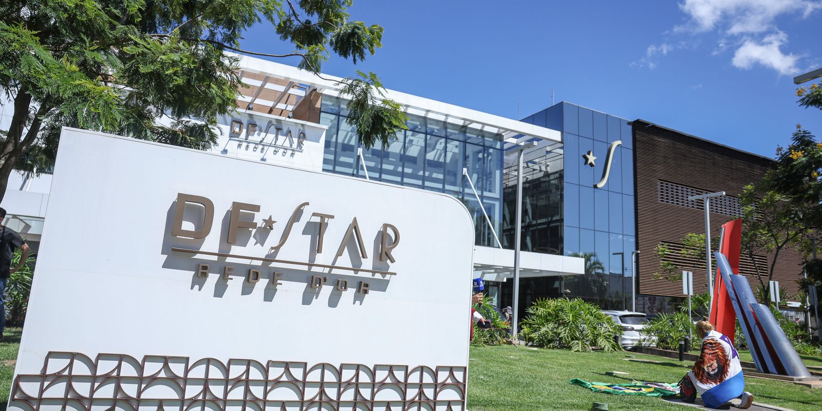 Bolsonaro apresenta boa evolução pós-cirurgia no ombro durante internação no Hospital DF Star
