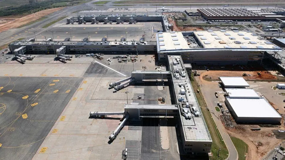 Governo Lula busca solução para evitar colapso aéreo em SP com nova pista em Viracopos