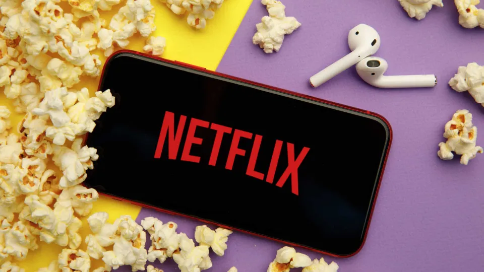 Netflix investe bilhões em conteúdo e contribui para economia global