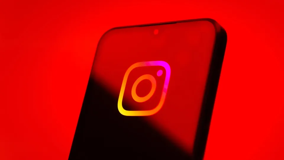 Instagram bloqueia páginas LGBTQIA+ no dia da luta contra LGBTfobia, denuncia entidade