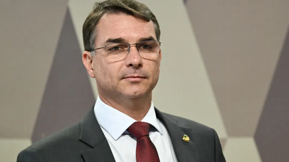 Flávio Bolsonaro tenta desvincular Ciro Nogueira da eleição e se isenta de responsabilidade por atos de aliados