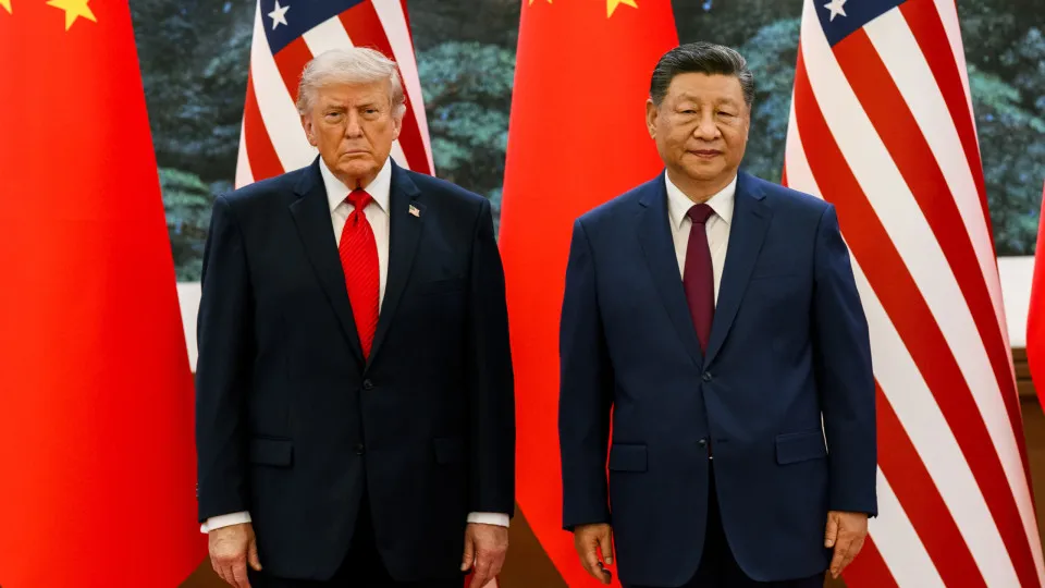 Trump recebe oferta de ajuda de Xi Jinping para reabrir o Estreito de Hormuz e nega apoio militar ao Irã