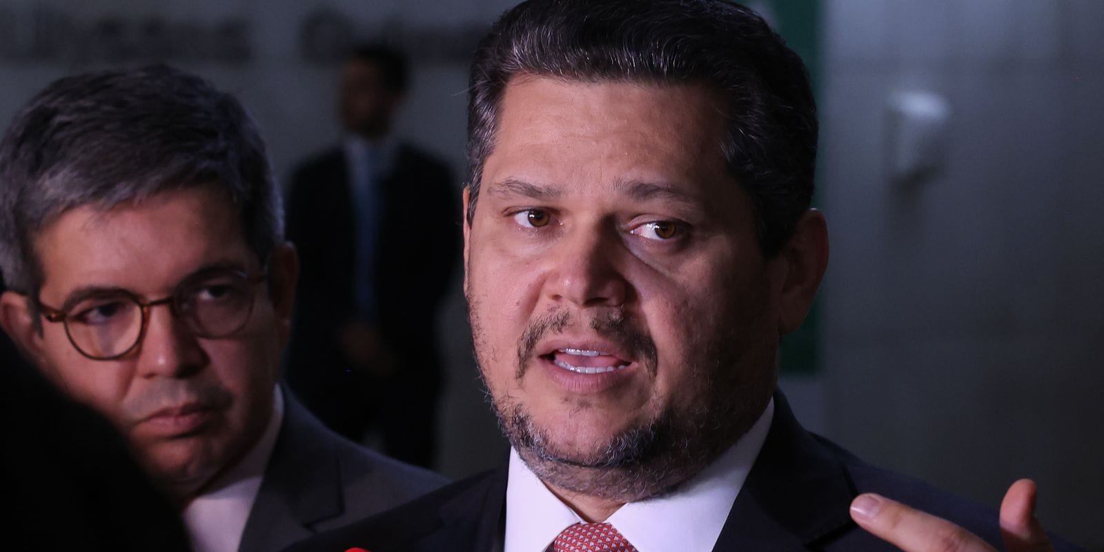 Tramitação da PEC 6×1 segue travada no Senado em semana esvaziada