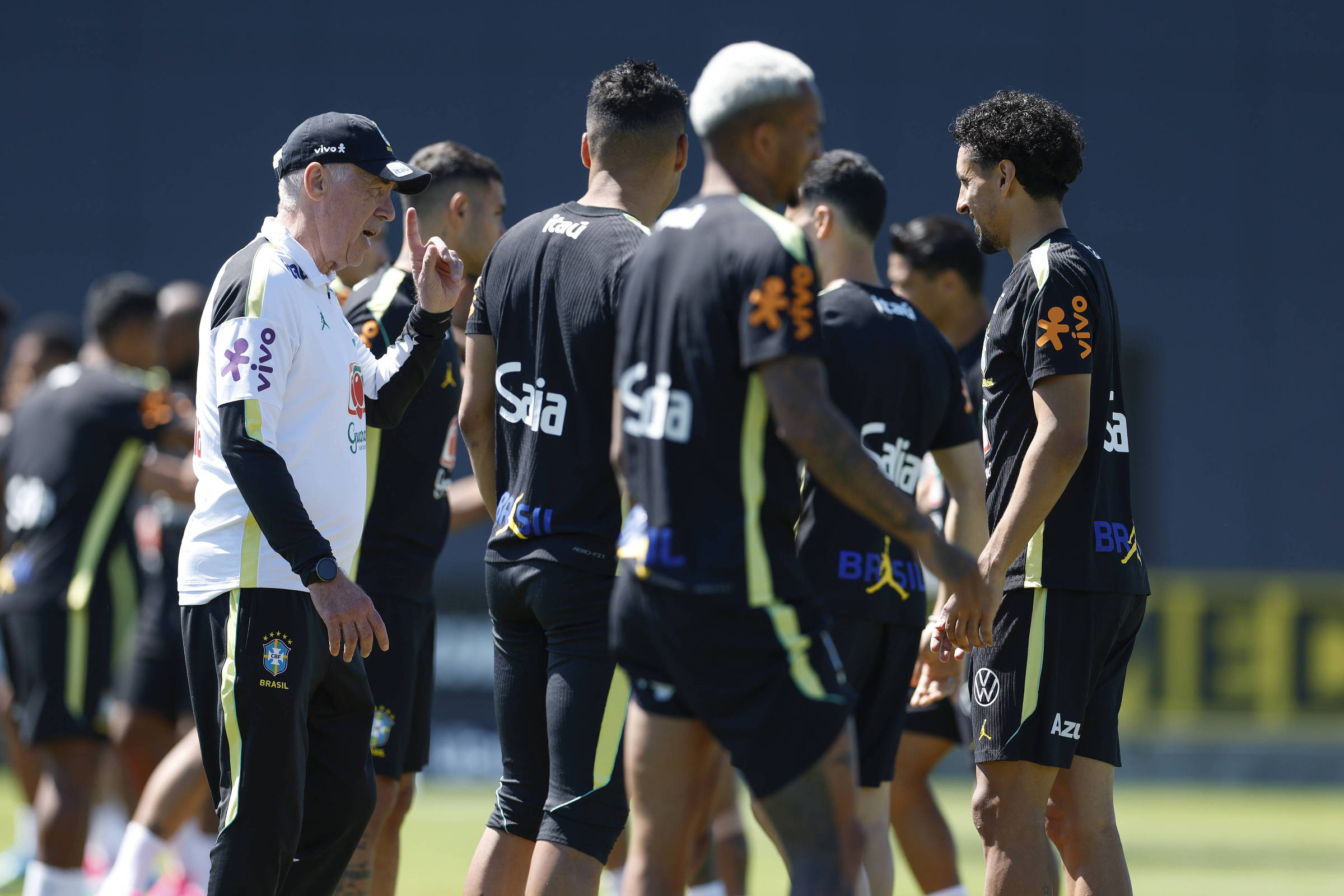 Ancelotti amplia testes e mantém dúvidas a uma semana da estreia da seleção na Copa