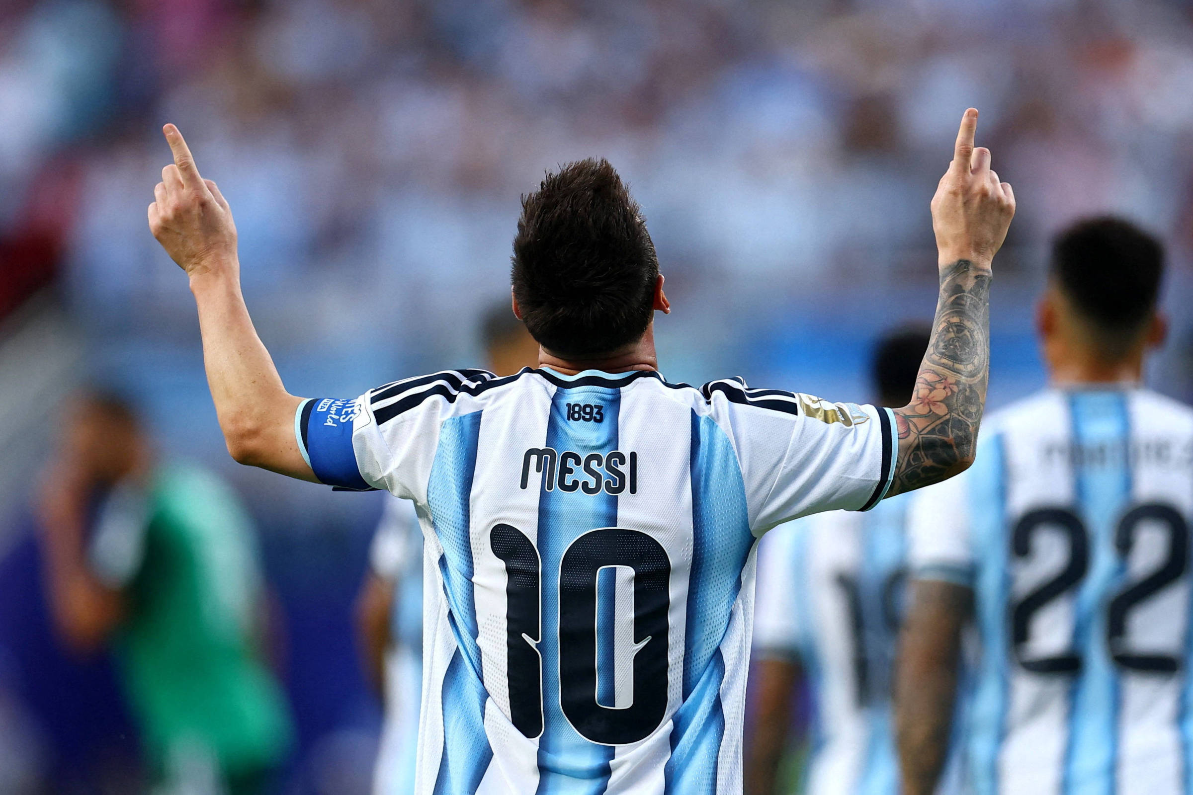 ‘Talentoso e duradouro’: Scaloni elogia desempenho de Messi na Copa