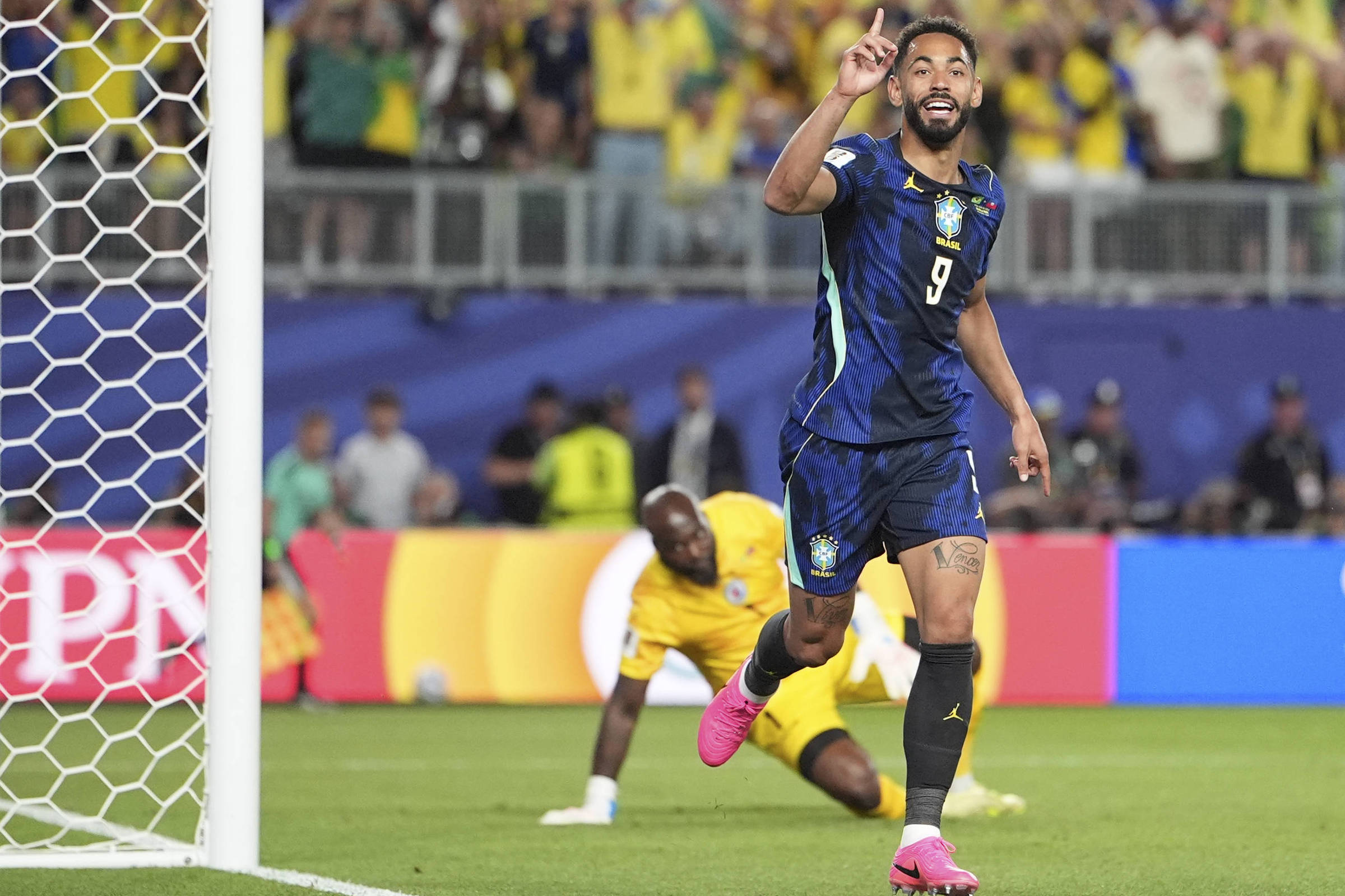 ‘Matheus Cunha comemora performance na Copa do Mundo’