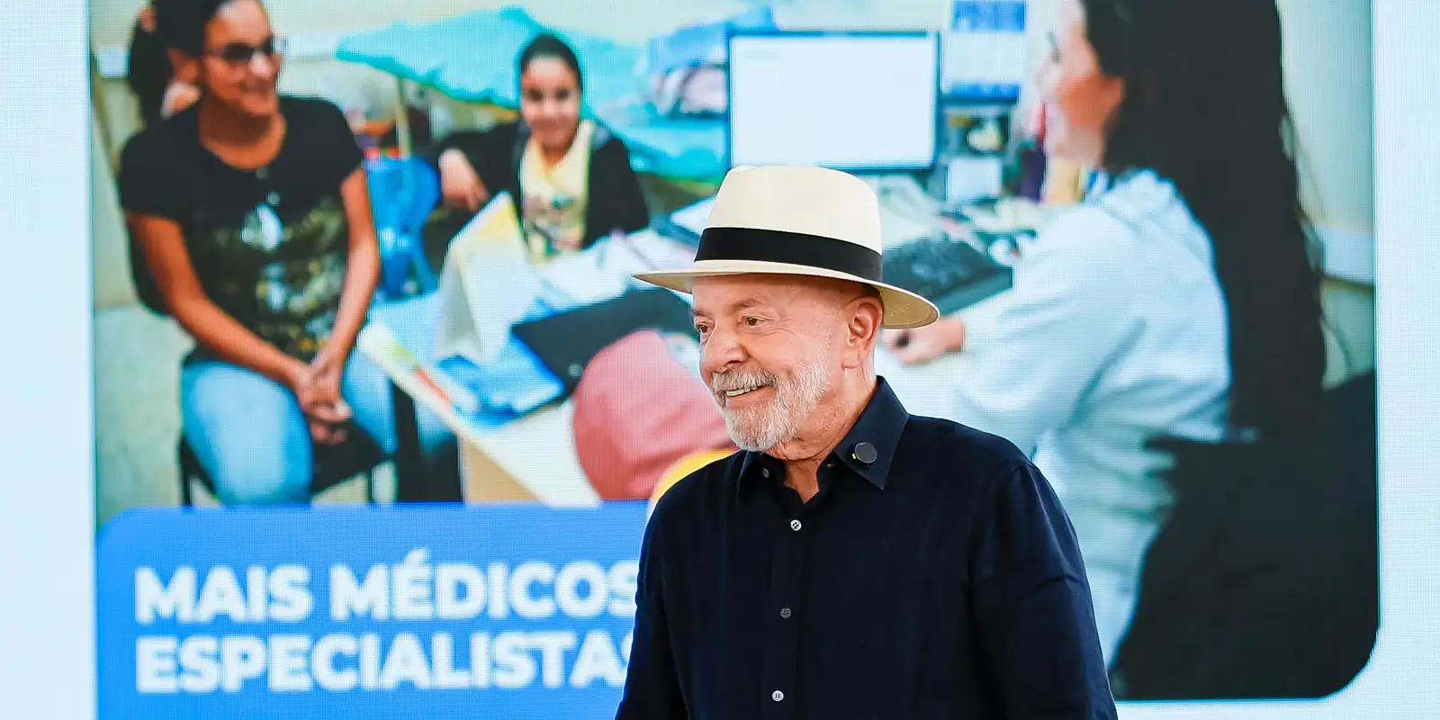 Presidente Lula responsabiliza clã Bolsonaro por ataque dos EUA ao Pix e taxação