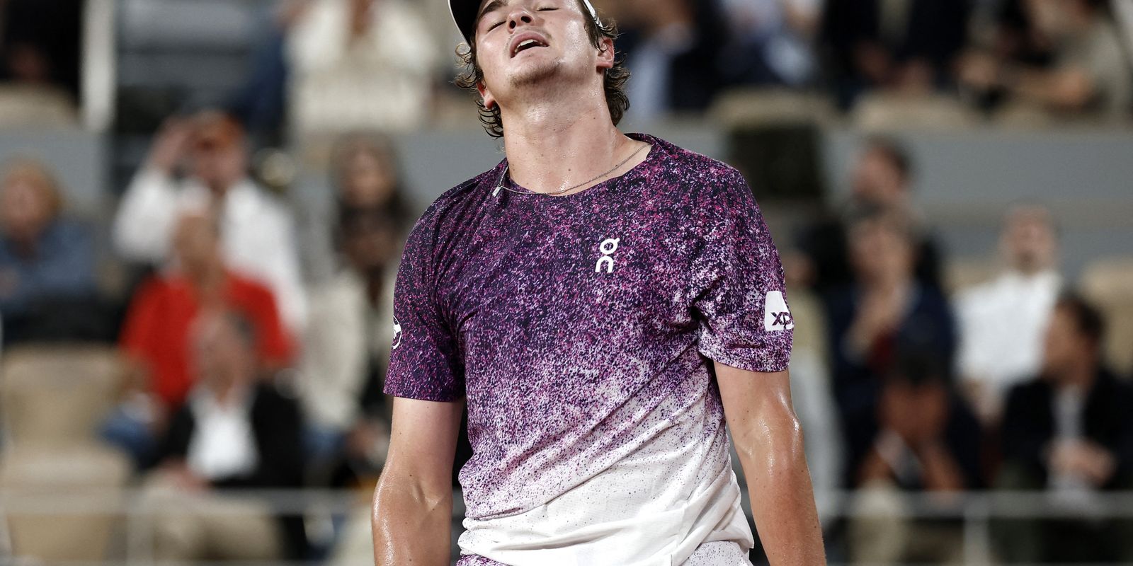 João Fonseca se despede de Roland Garros após revés para Mensik