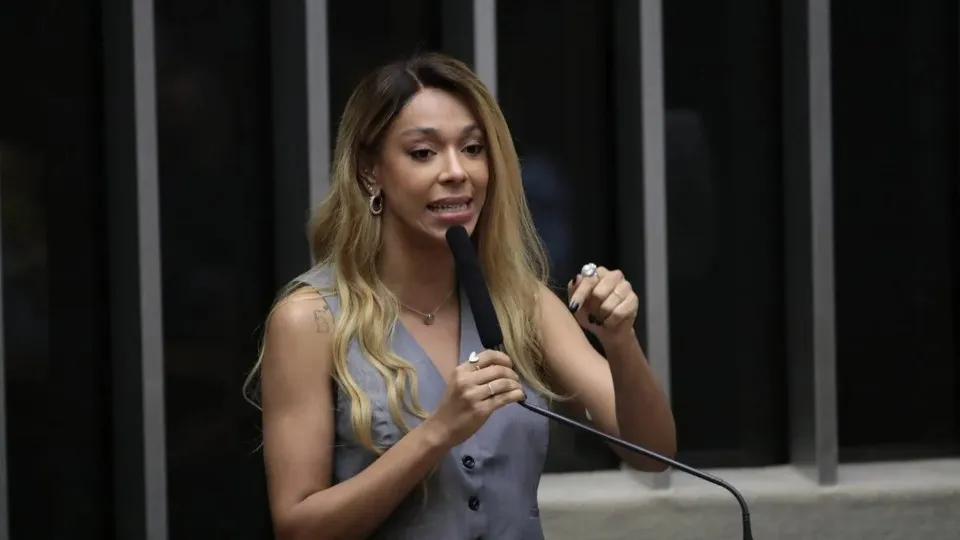 Erika Hilton e entidade de direitos digitais solicitam investigação sobre mapa do Instagram