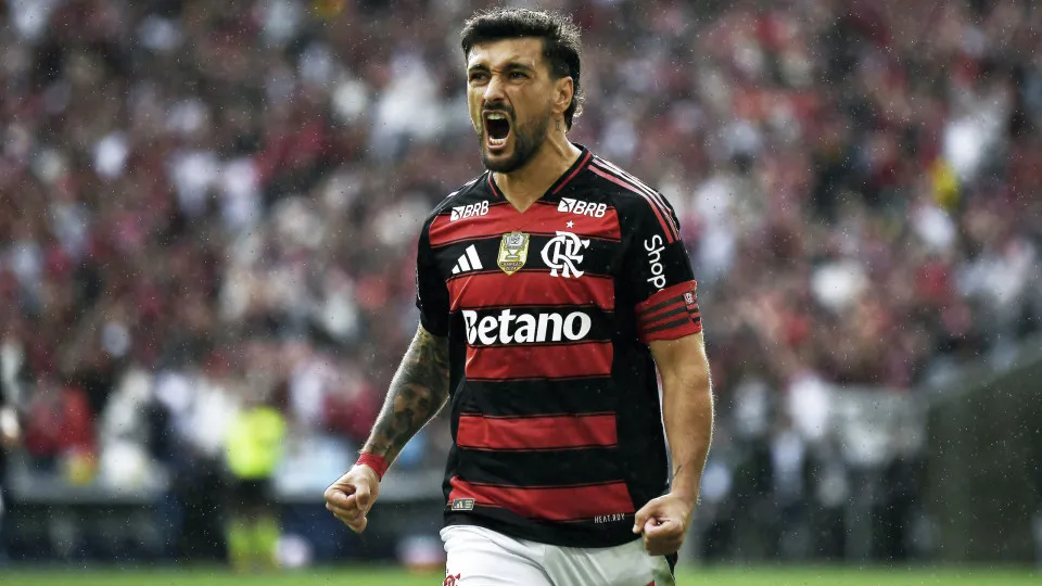 Arrascaeta tem lesão muscular na panturrilha e pode desfalcar time por 21 dias, diz jornal