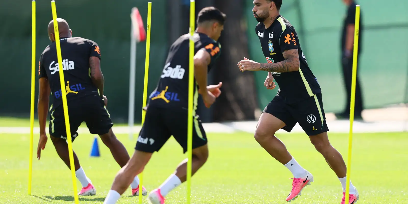 Seleção brasileira se reapresenta e inicia preparação para enfrentar o Haiti