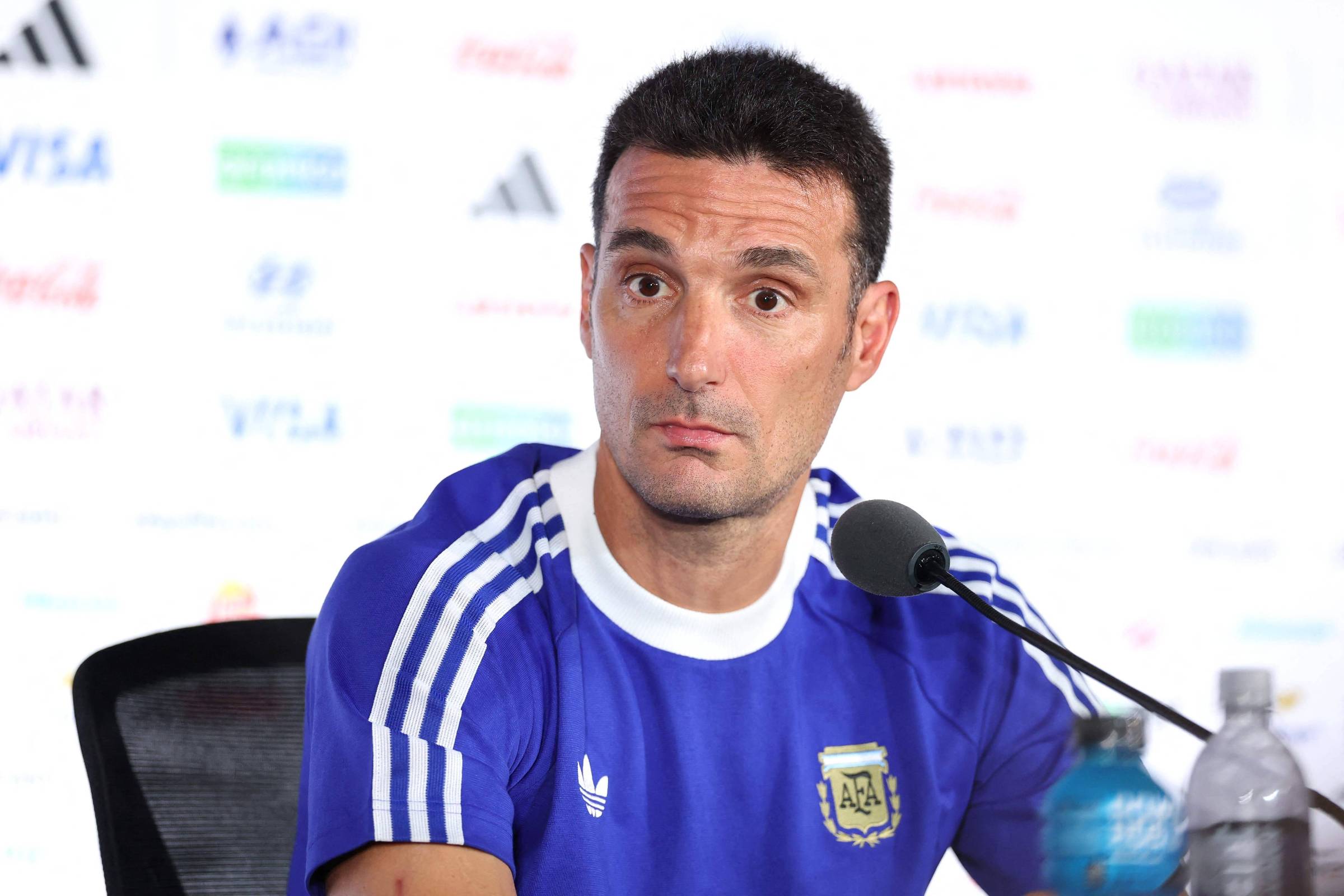 Scaloni faz apelo para separar rivalidade futebolística da história política entre Argentina e Inglaterra