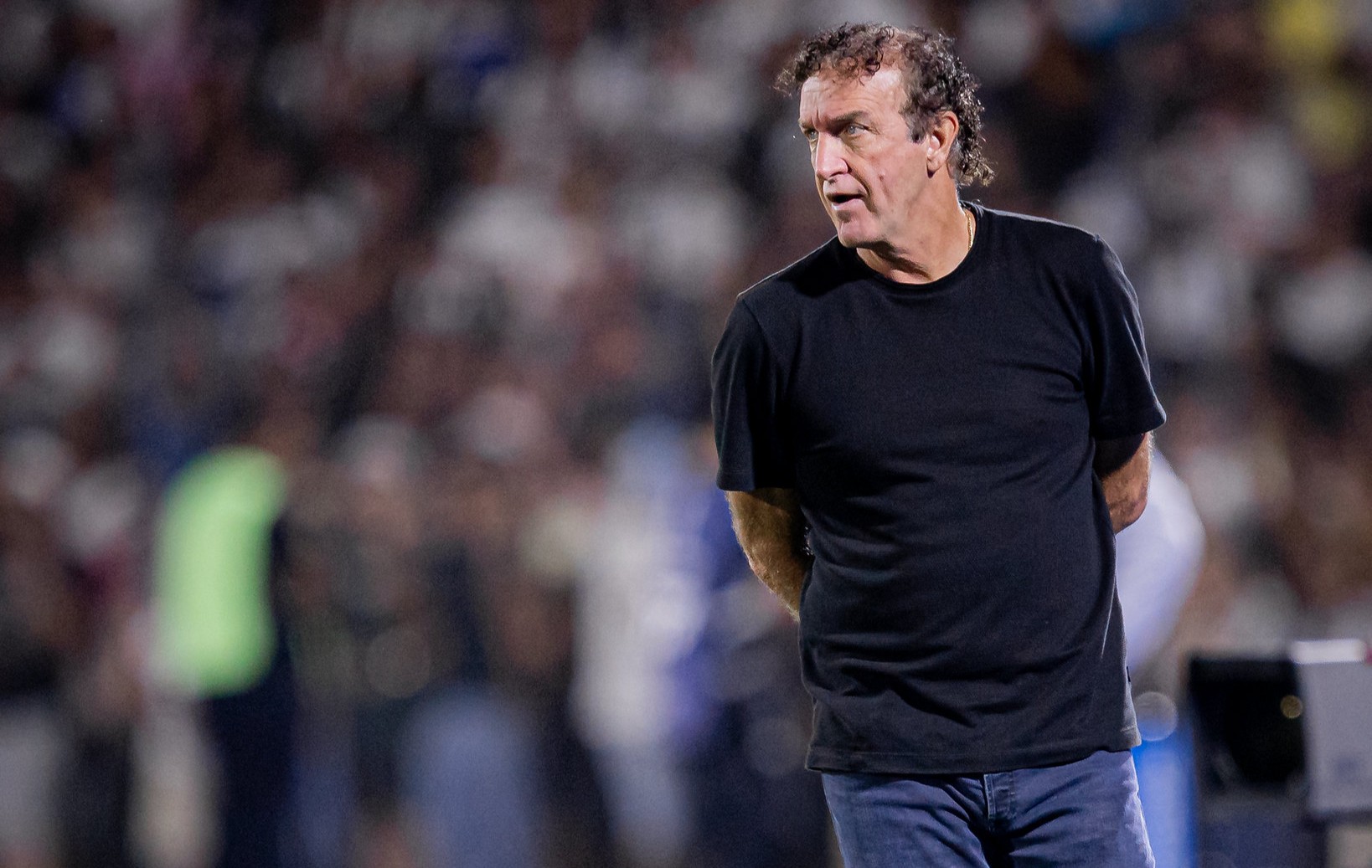 Cuca comemora vitória do Santos e elogia elenco após atrasos financeiros