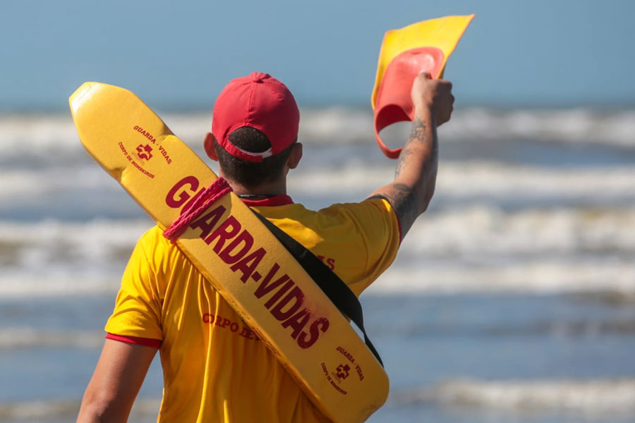 Prevenção de afogamentos: mais de mil pessoas resgatadas nas praias da Região dos Lagos em seis meses