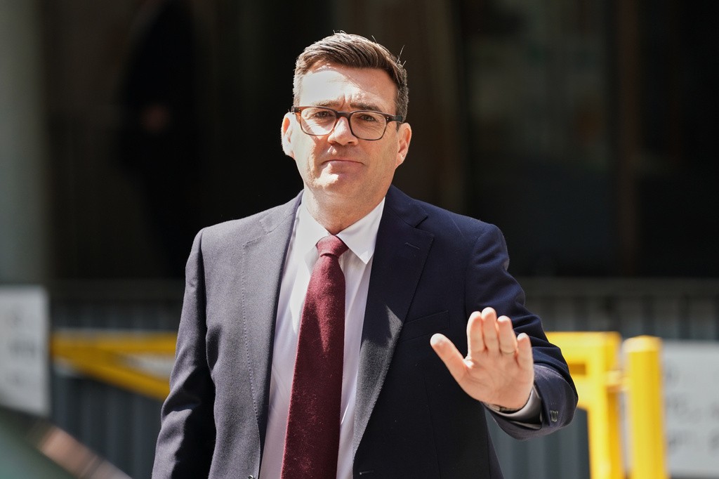 Reino Unido: Andy Burnham assume como primeiro-ministro em meio à crise política