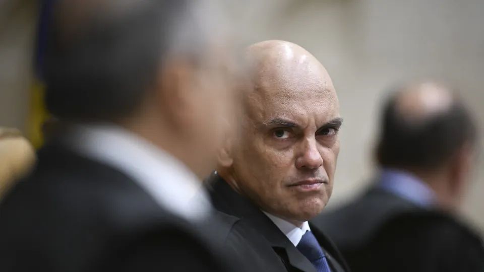 Câmara dos Deputados esconde autoria de R$ 1,3 bilhão em emendas e desafia STF, aponta relatório