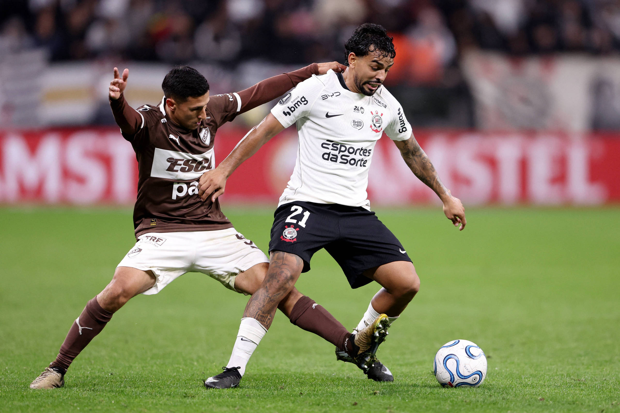 Brasileiros e Argentinos Disputam Liderança na Copa Libertadores