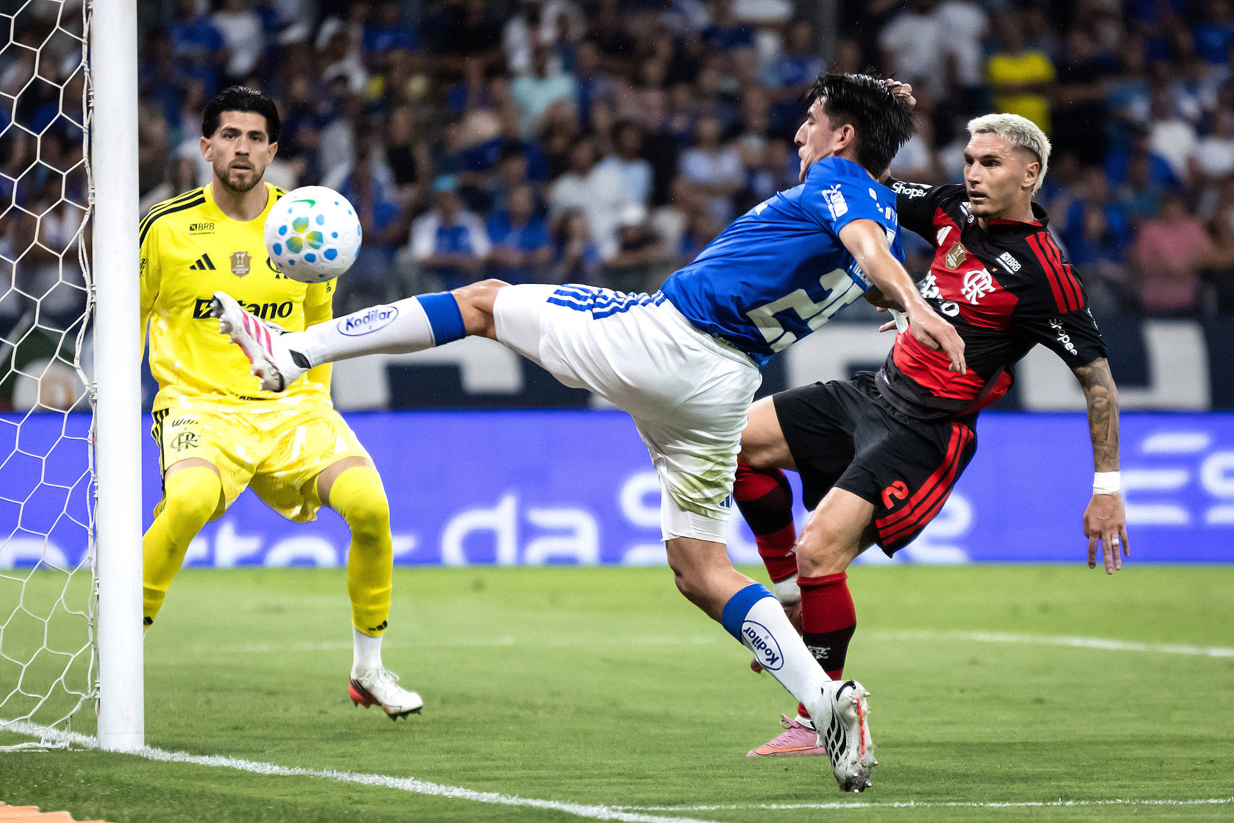 Cruzeiro Vira sobre Flamengo e Aumenta Tensão no Brasileirão