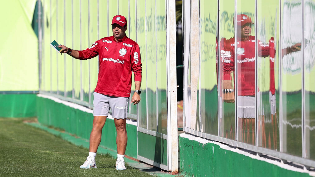 Movimentações do Palmeiras na Janela de Transferências: Entradas, Saídas e Estratégias