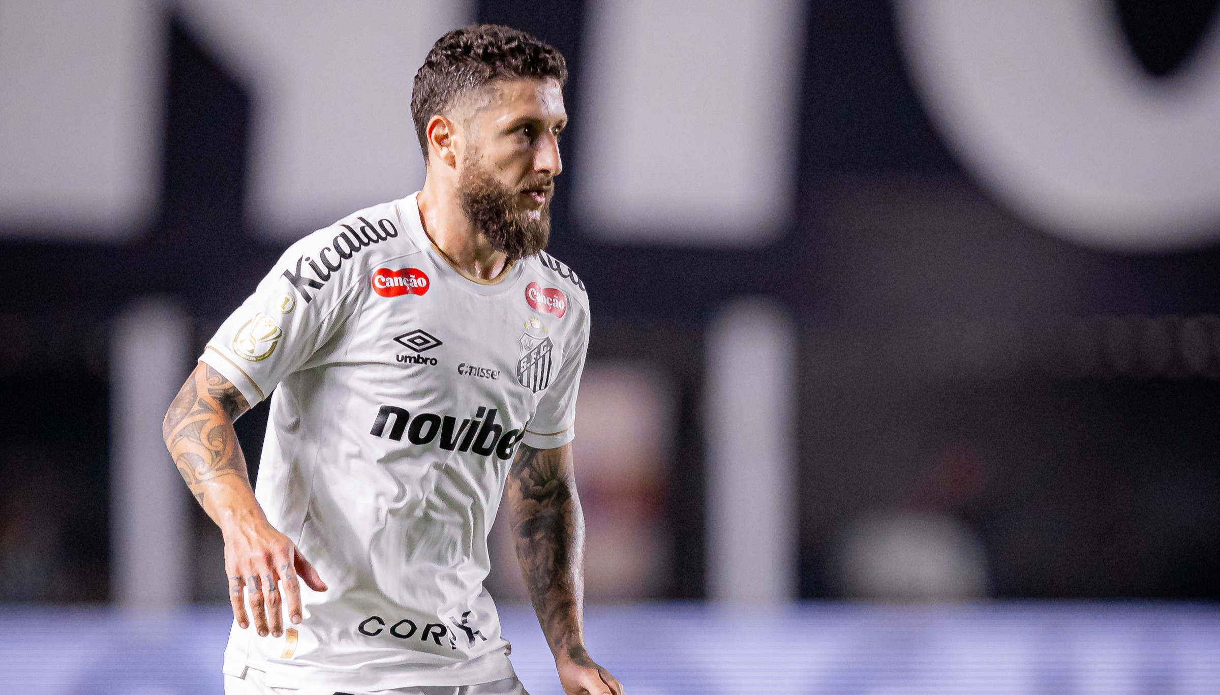 Movimentações do Santos no Mercado da Bola: Transferências e Negociações