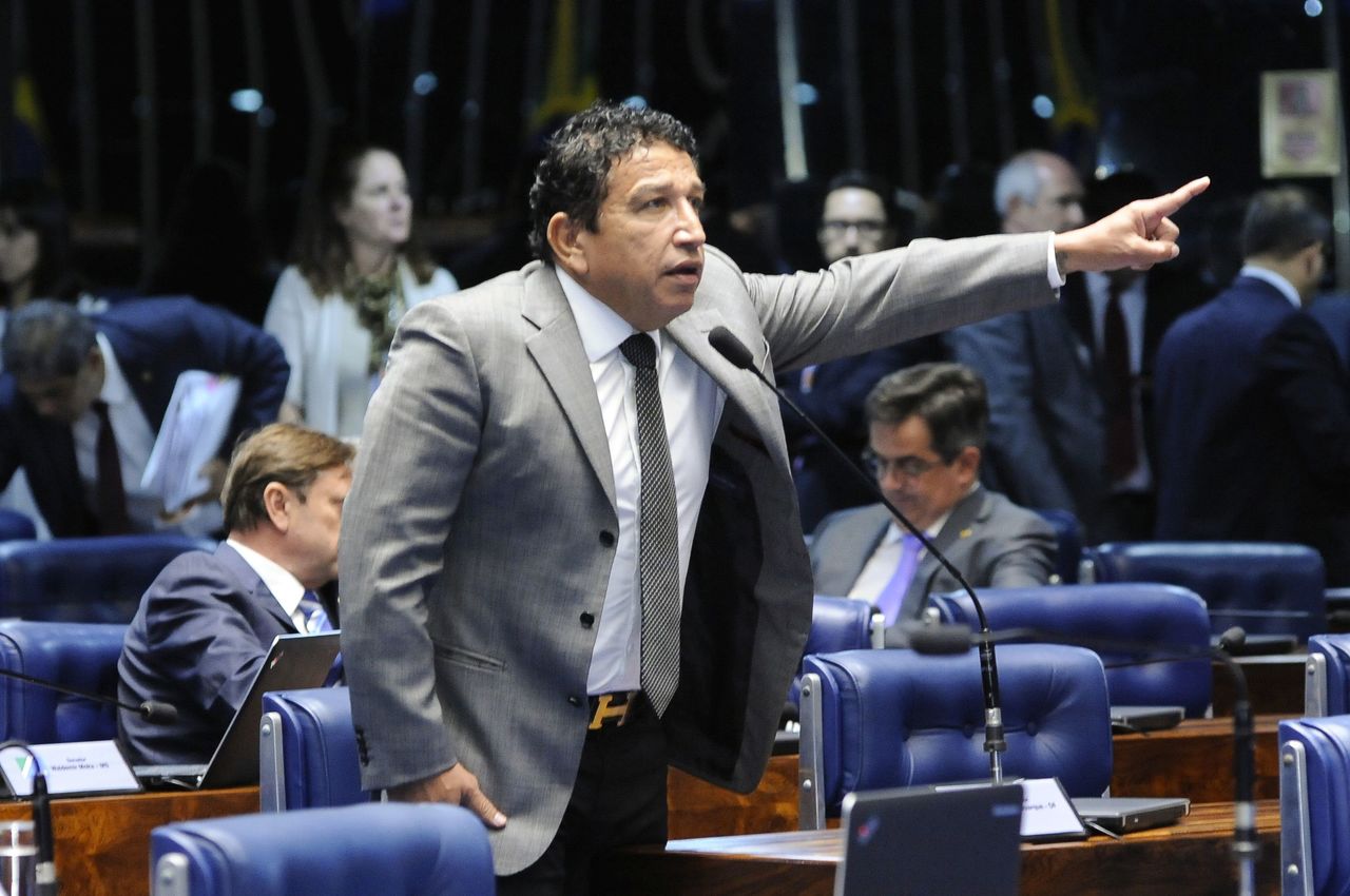 Bancada Evangélica e Oposição Bloqueiam Orçamento em Disputa por Vetos Presidenciais