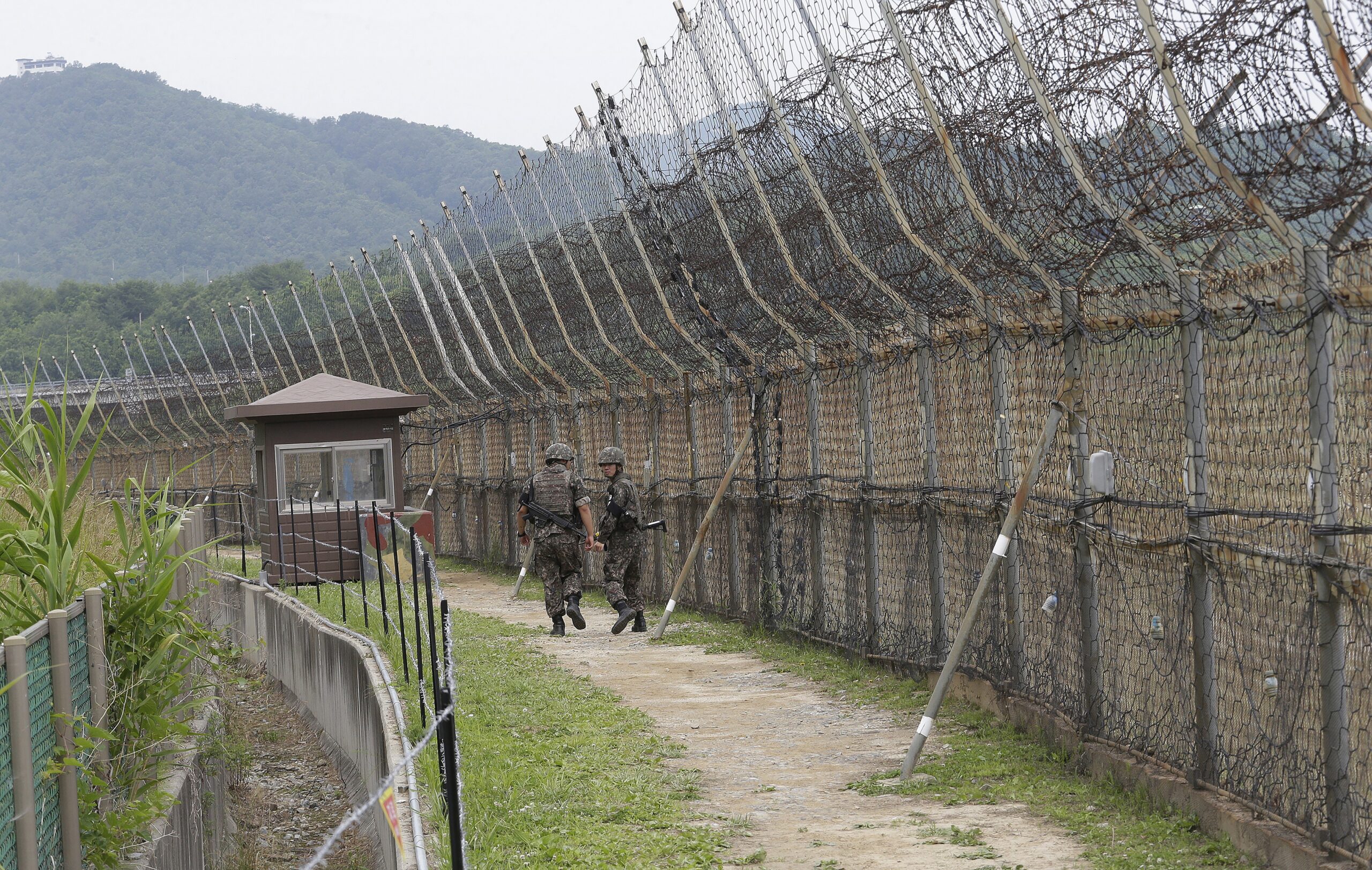 Tensão na Península Coreana: Militares Sul-Coreanos Reagem a Incursão Norte-Coreana