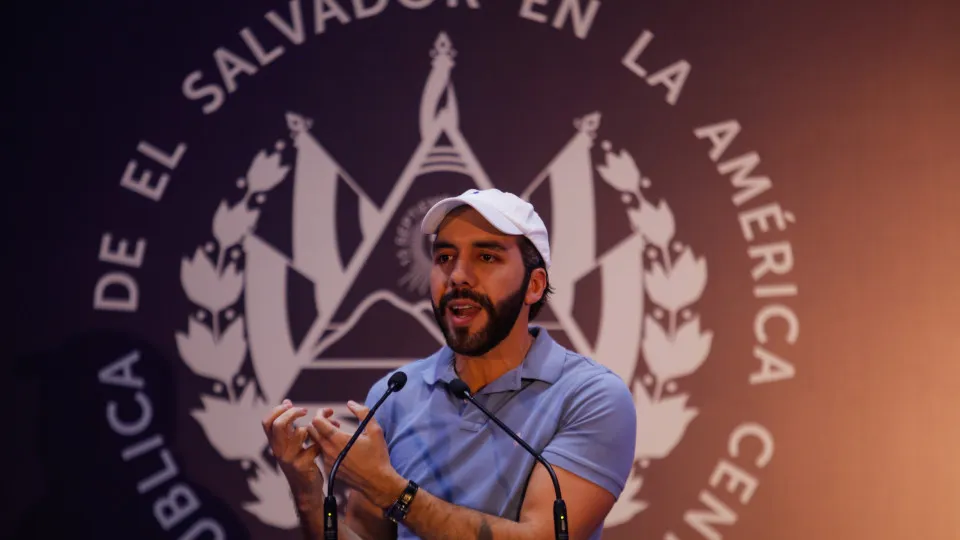 Ministro Salvadorenho Defende Estado de Exceção como Instrumento Constitucional contra o Crime