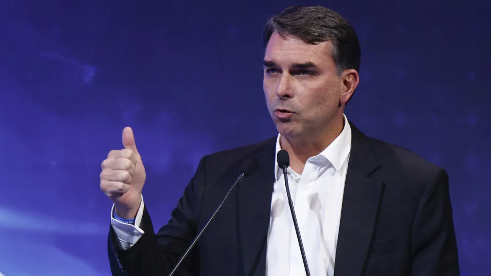 Flávio Bolsonaro Intensifica Agendas Politicas e Articulação com Empresários no ABC Paulista