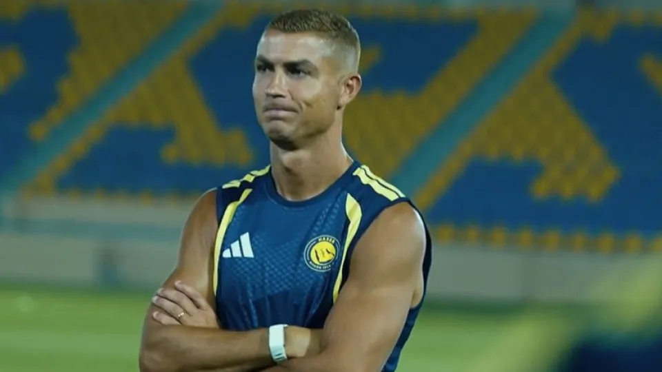Cristiano Ronaldo Retorna de Férias com Novo Visual Surpreendente