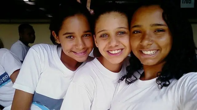 Ataque em Escola no País de Gales: Professora é Esfaqueada por Aluno