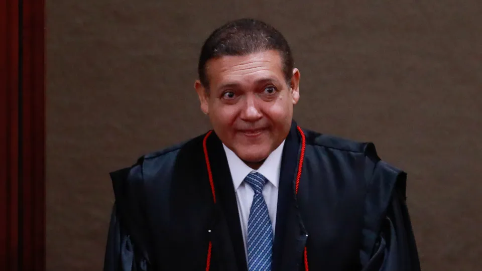 Ex-banqueiro financiou estadia de ministro em mansão durante Carnaval de 2025