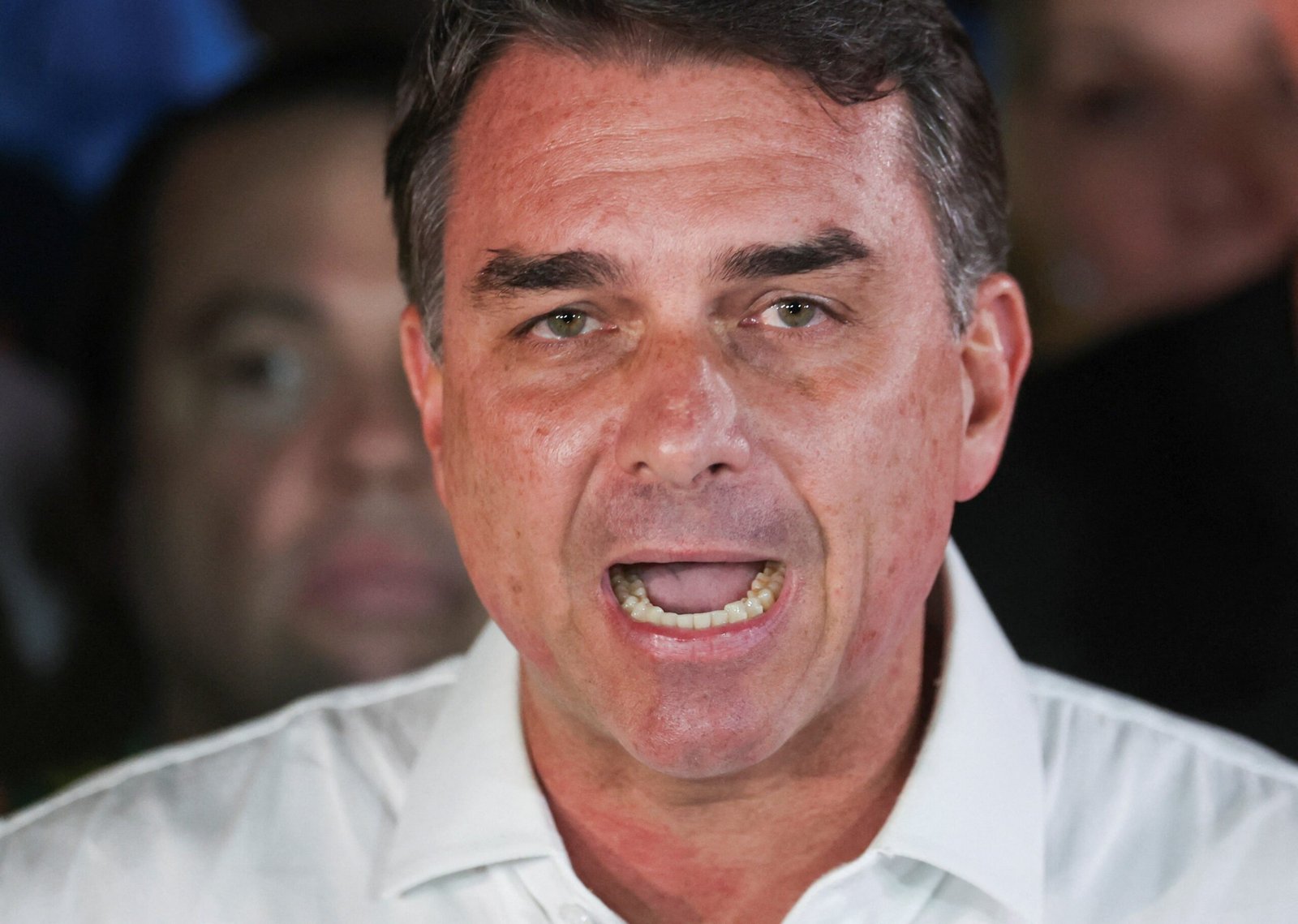 Flávio Bolsonaro despistou escolta do Senado antes de viajar para os EUA; saiba bastidores