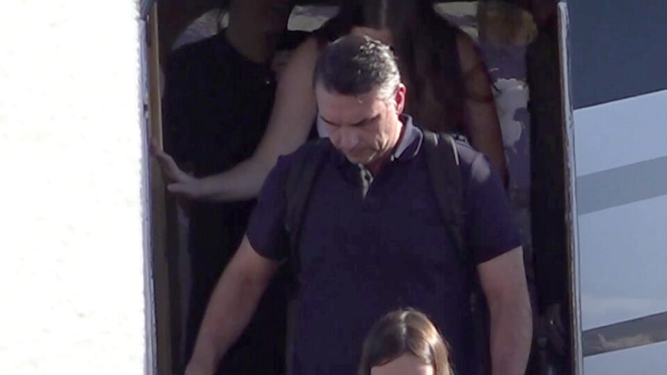 Voo que levou Flávio a Miami custou US$ 150 mil, diz dono da empresa